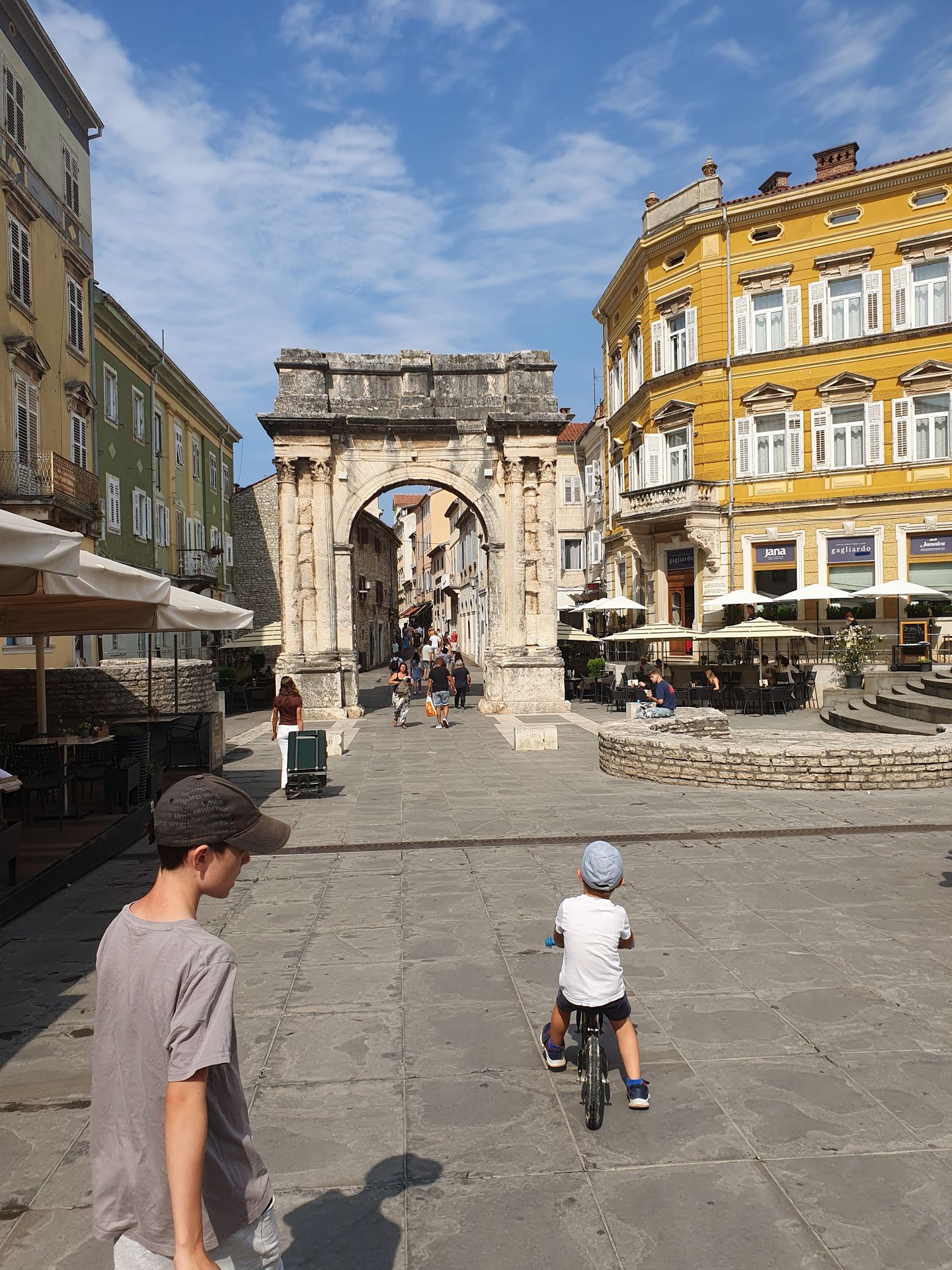 Fotografie na pozici 26 ze dne 4