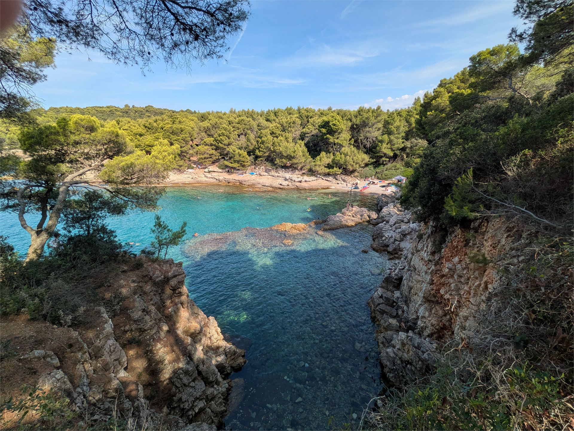 Fotografie na pozici 3 ze dne 6